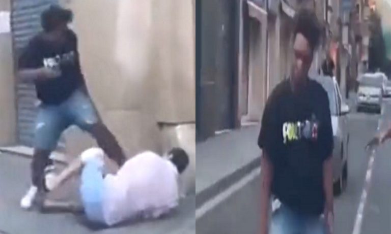 FOTOGRAFÍA. REUS (TARRAGONA) ESPAÑA, 01.09.2022. Uno de los inmigrantes «bienvenidos» a «pagar las pensiones de los españoles» ha tratado como desechos humanos este jueves a un vecino de Reus (Tarragona) en la calle Misericórdia, número 33, apuñalando a la víctima en la pierna, robando su pertenencia y propinándole patadas y puñetazos ante de huir en un patinete eléctrico por la calle de los Jurados de esta ciudad ante la impotencia de una vecinos que solo podrían gritar y observar como el agresor se apodera de sus calles impunemente. Lasvocesdelpueblo (Ñ Pueblo)