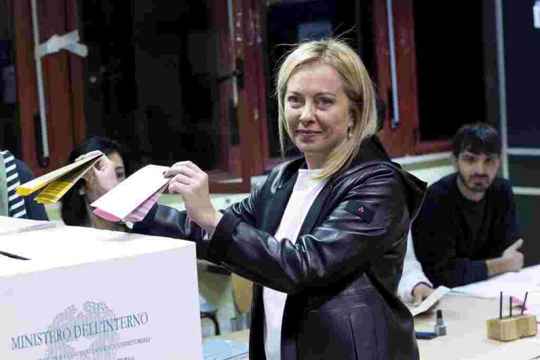 «Vox Italia» (Hermanos de Italia) de la patriota antiglobalista Giorgia Meloni habría ganado las elecciones