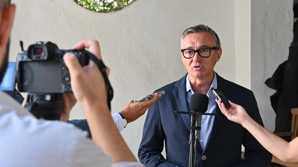 Juan Elcano, Gavira, LasvocesdelPueblo