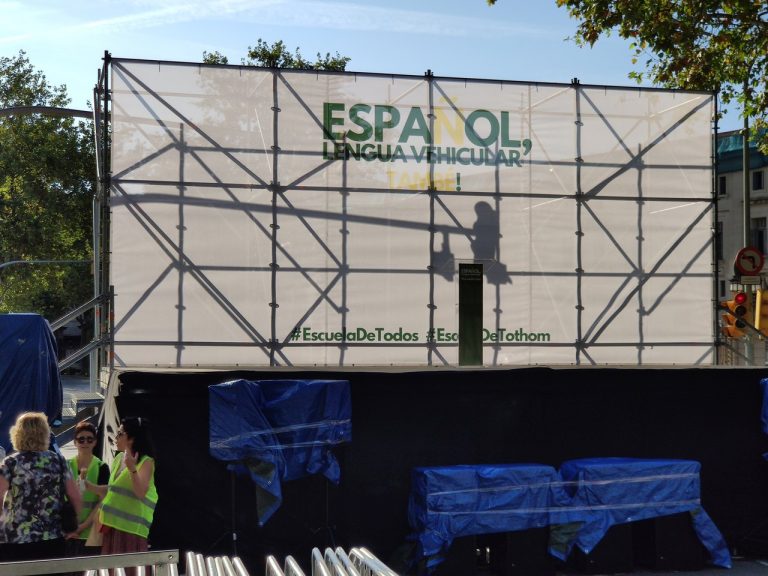 Una multitudinaria manifestación hoy Barcelona contra la prohibición del castellano: idioma oficial de Cataluña y resto de España