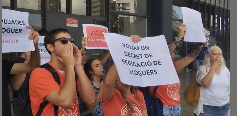 El ‘Sindicat de Llogateres’ irrumpe en un acto de la ministra Raquel Sánchez Jiménez para exigir la regulación «urgente» de alquileres