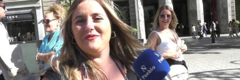 Las catalanas festejan el Día de España con paseos y visitas al puerto de Barcelona