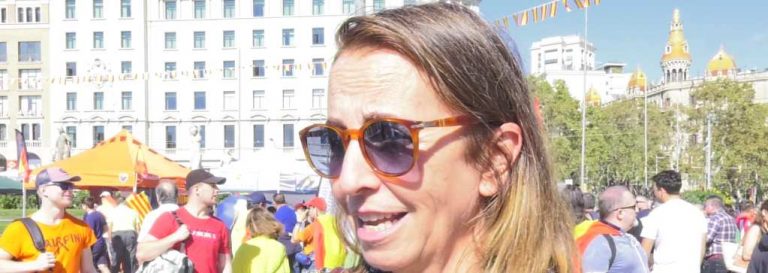 La catalana María: «Es una pena que España sea el único país que le da vergüenza celebrar su fiesta nacional»