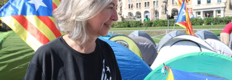 Una acampada amarilla en Barcelona homenajea a terroristas de célula del Procés y vomita odio sobre España