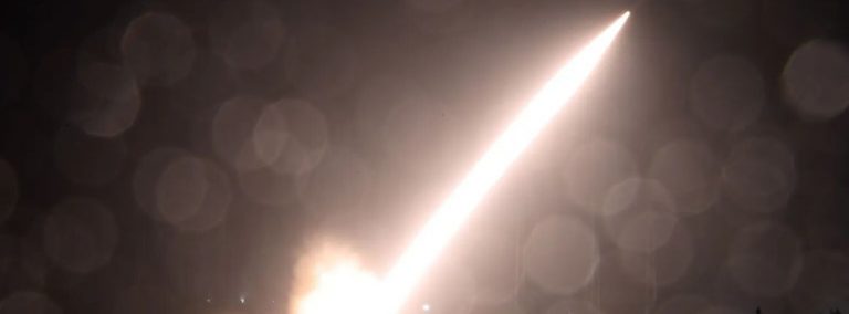 Corea del Sur y EE.UU. responden a Pionyang con misiles y un portaaviones nuclear