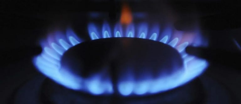 El Gobierno crea una nueva tarifa de gas y amplía el número de beneficiarios del bono social