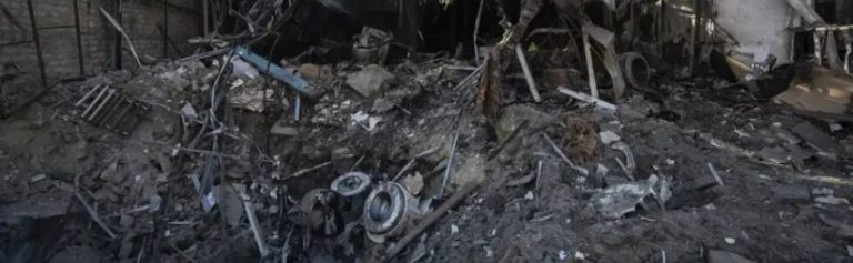 FOTOGRAFÍA. KUPYANSK (KHARKIV) UCRANIA, 15.10.2022. Vista de los daños en Kupyansk, región de Kharkiv, después del último bombardeo ruso en la ciudad. Efe