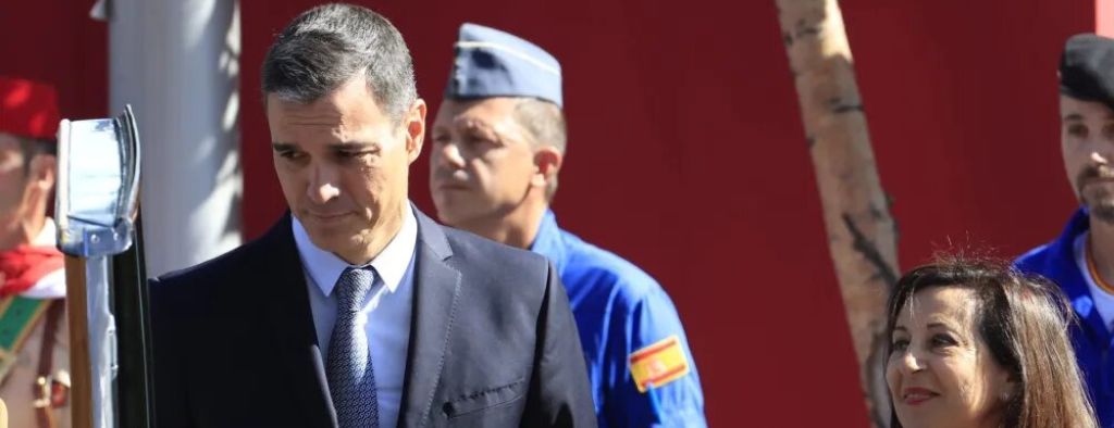 FOTOGRAFÍA. MADRID (ESPAÑA), 12.10.2022. Sánchez y Robles tras el desfile del dia de la fiesta nacional. El presidente del Gobierno, Pedro Sánchez. Efe (2)