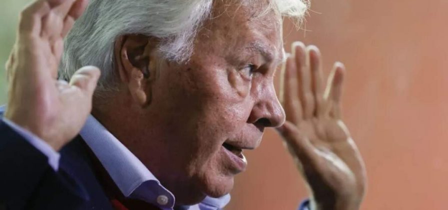 FOTOGRAFÍA. MADRID (ESPAÑA), 27.10.2022. El expresidente del Gobierno de España y secretario general del PSOE, Felipe González Márquez, en la entrevista con Efe por el cuarenta aniversario de la victoria del PSOE en 1982, este jueves. Efe