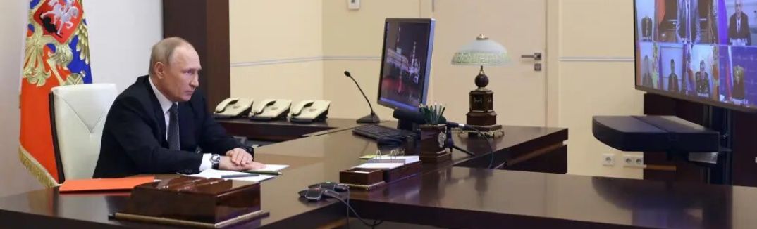 FOTOGRAFÍA. MOSCÚ (RUSIA), 19.10.2022. El presidente ruso, Vladímir Putin, durante la reunión por videoconferencia de su Consejo de Seguridad. Efe