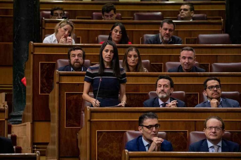 Arrimadas crítica los «intentos de compra de votos» de Sánchez