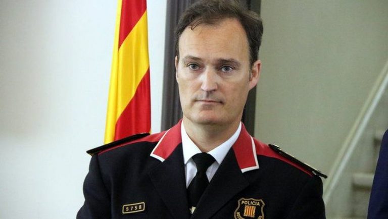 El régimen amarillo cesa al jefe de los Mozos Josep Maria Estela quien rechaza dimitir y coloca a Eduard Sallent Peña