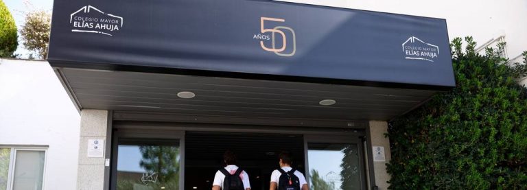 Colegio Mayor Elías Ahuja de Madrid: «Sois unas putas ninfómanas. Os prometo que vais a follar todas en la capea. Salid de vuestras madrigueras como conejas»