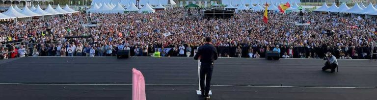Abascal lidera una «rebelión» de 15.000 personas frente a la «dictadura» que impide al pueblo «hablar y pensar» el 1° día del Viva 22 en el Mad Cool