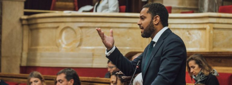 Cataluña| VOX: «Quieren sancionarnos para ocultar la verdad sobre las consecuencias de la inmigración ilegal que ustedes promueven»