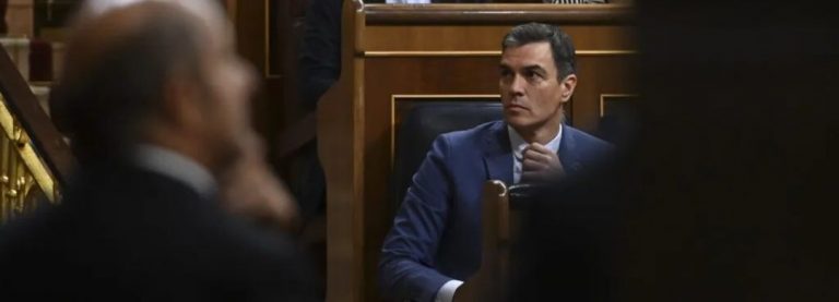 El Gobierno Sánchez reprocha a la «derecha antisistema VOX y PP» que no cumpla la Constitución Española
