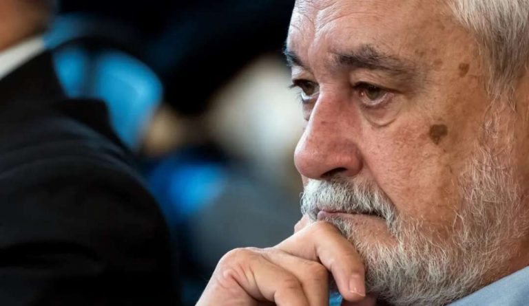 FOTOGRAFÍA. SEVILLA AÑO 2019. Fiscalía rechaza indultar a Griñán por cometer delitos más graves. El socialista expresidente andaluz José Antonio Griñán Martínez, condenado a 6 años de prisión por el caso de los Expedientes de Regulación de Empleo (ERE) falsos que repartieron los Gobiernos autonómicos del Partido Socialista Obrero Español (PSOE) repartieron a amiguetes y gente afín al PSOE en la Comunidad autónoma andaluza. Efe.