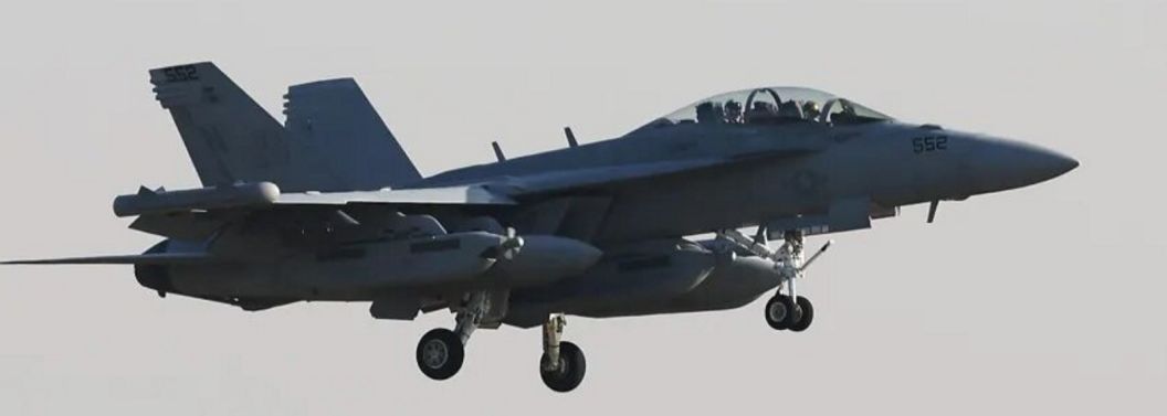 FOTOGRAFÍA. SEÚL (COREA DEL SUR), 02.11.2022. Un caza estadounidense EA-18G Growler aterriza en la base aérea de Osan en Pyeongtaek, Corea del Sur. Efe (2)