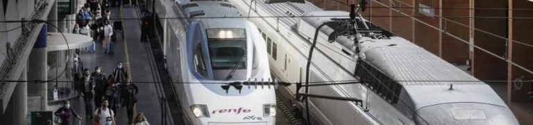 FOTOGRAFÍA. SEVILLA (ESPAÑA), 07.11.2022. Estación de Santa Justa en Sevilla con pasajeros que han llegado en un AVE procedente de Madrid. Renfe, AVE, trenes, cercanías, Rodalies, ADIF, huelga de maquinistas, maquinistas. Efe