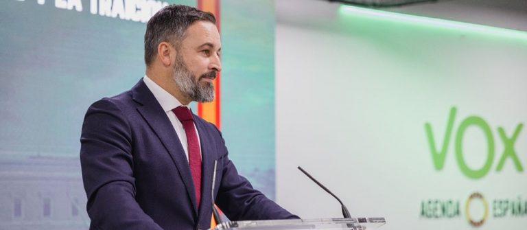 Abascal invita a Ayuso a seguir su ejemplo y reducir subvenciones sindicales