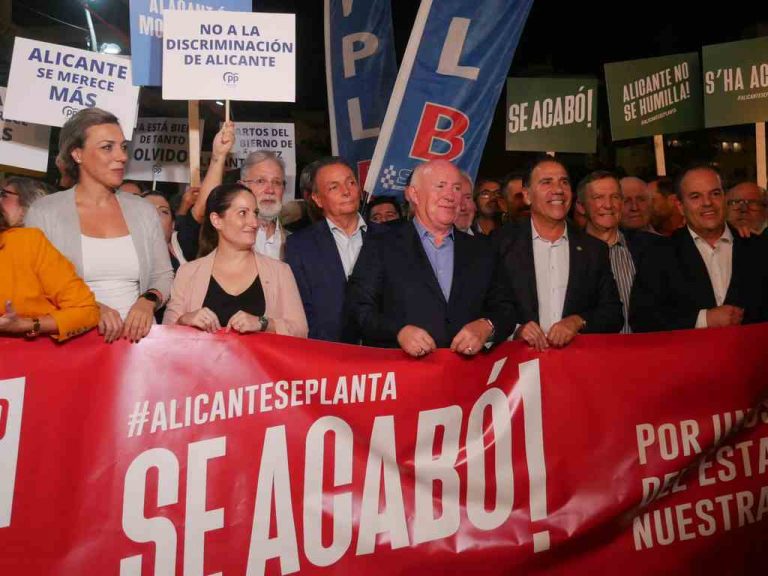 «Se acabó»| VOX moviliza en Alicante contra el «ninguneo» de Sánchez a la provincia en las Presupuestos Generales del Estado