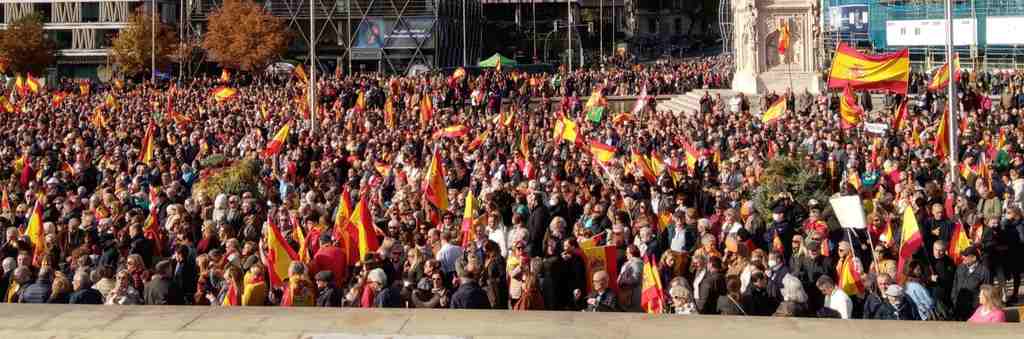 VOX y solidaridad reúnen a 80.000 personas en Colón