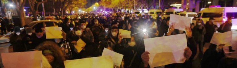 Protestas inéditas en China| «Los que os negáis a ser esclavos: alzaros». «Queremos libertad». «No a los PCR». «Que les follen a los códigos QR»