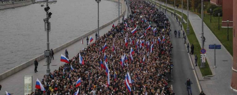 Guerra de Putin| La propaganda rusa pasa de la euforia a la resignación y profunda decepción por las derrotas en Ucrania