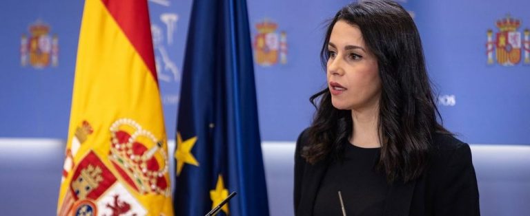 Arrimadas: «El Plan Sánchez consiste en controlar el TC para que le permita barbaridades que le piden sus socios separatistas»