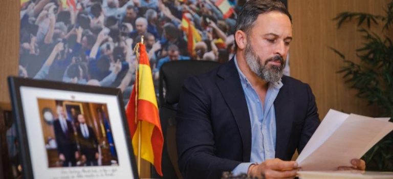 Declaración institucional de Santiago Abascal ante «el golpe de estado de Pedro Sánchez a la separación de Poderes del Estado»
