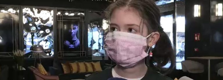 Un corazón artificial late por una joven a la espera de un trasplante