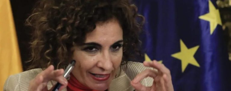 Ministra de Hacienda: «No va a haber referéndum de autodeterminación en Cataluña ni con PSOE ni con Sánchez como presidente del Gobierno»