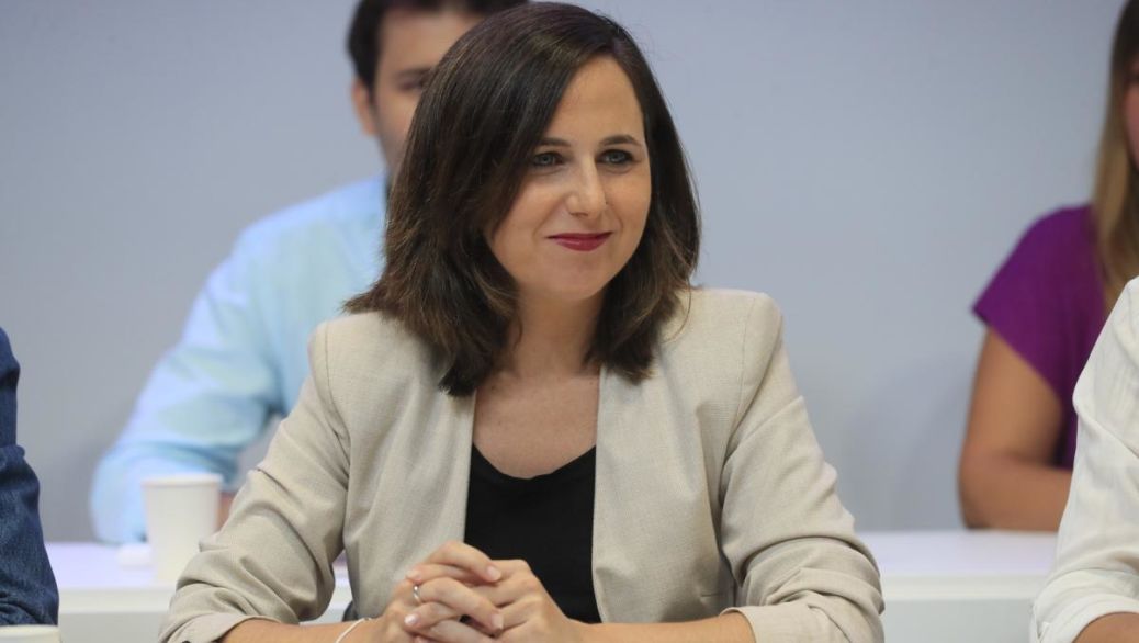 FOTOGRAFÍA. MADRID (ESPAÑA), DICIEMBRE DE 2022. Ione Belarra Urteaga (c), secretaria general de Podemos y ministra de Derechos Sociales y Agenda 2030 del Gobierno de España. Efe