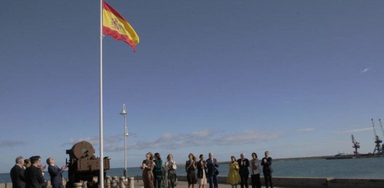 Día de la Constitución| Melilla iza por primera vez bandera junto a frontera con Marruecos