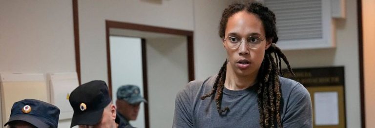 Rusia y EEUU cierran un canje desigual, Griner por el «mercader de la muerte»