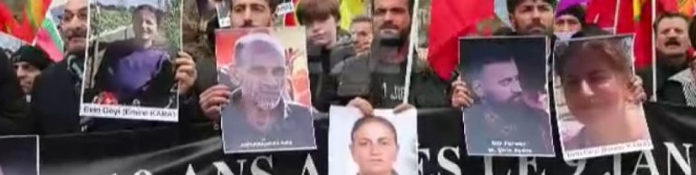 Cientos de personas se manifiestan en París contra el ataque contra el pueblo kurdo