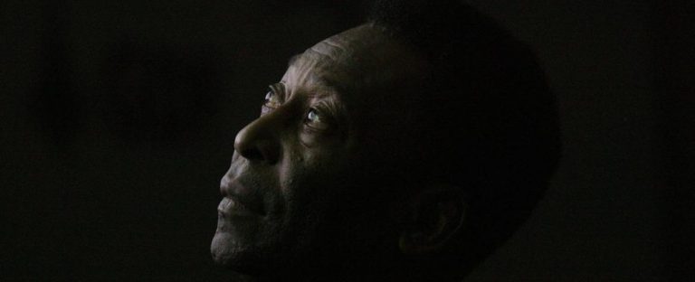 Pelé conmociona el mundo con su partida y el fútbol declara al rey «eterno»
