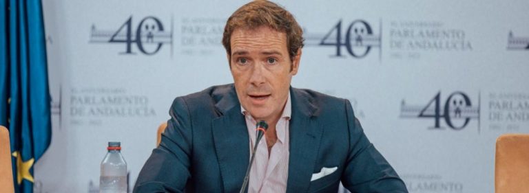 Cortés ve en la renovación en precario de sanitarios una «operación de marketing político de Moreno Bonilla»