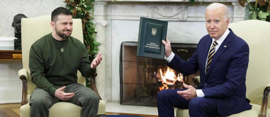 FOTOGRAFÍA. WASHINGTON (ESTADOS UNIDOS), 21.12.2022. el presidente de los Estados Unidos, Joe Biden (d), reunido con el presidente de Ucrania, Volodímir Zelenski (i). Efe