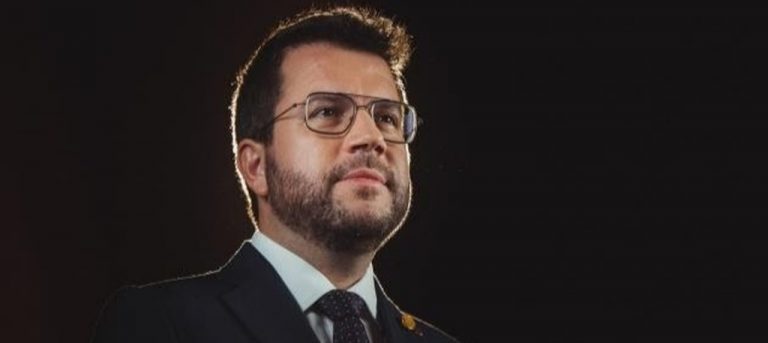 FOTOGRAFÍA. BARCELONA (ESPAÑA), 26.12.2022. ERC evita gobierno con PSC en Barcelona por el 12M. El presidente del Gobierno de la Generalidad de Cataluña y coordinador general de ERC, Pere Aragonés García, durante su discurso institucional de San Estaban (26 de diciembre) este lunes en la Biblioteca de Cataluña. Lasvocesdelpueblo (Ñ Pueblo)