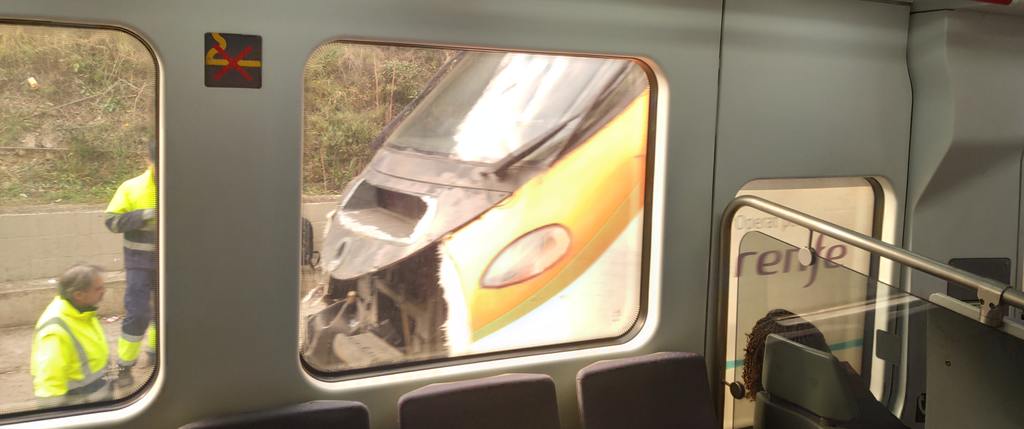 coalición de dos trenes Renfe en Moncada y Reixac, Ñ Pueblo