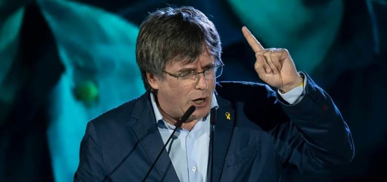 Puigdemont se rinde y declara ante un Tribunal de España (Audiencia de Barcelona) por videoconferencia