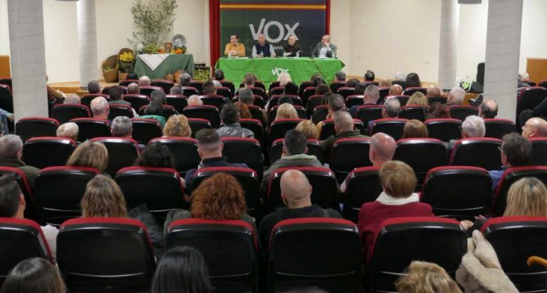 VOX abarrota Almoradí (Alicante) para defender agua, Trasvase Tajo-Segura y agricultores