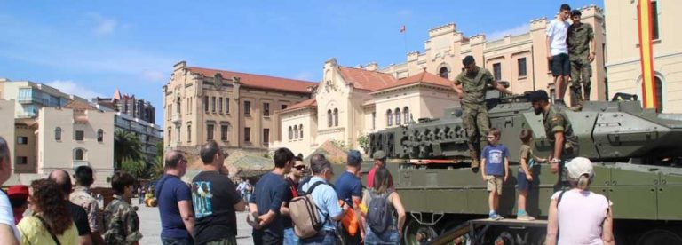 Un soldado y una periodistilla, por Amaya Guerra