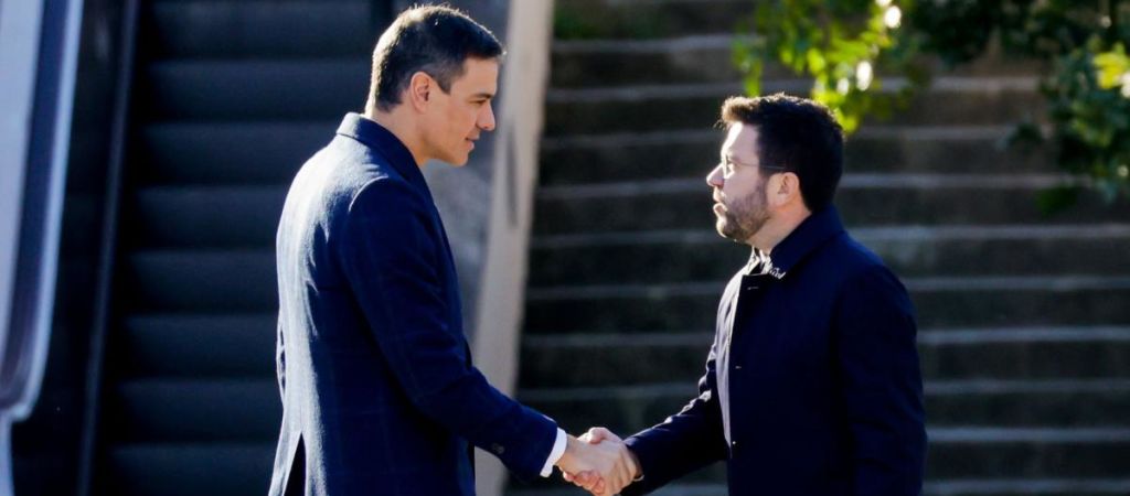FOTOGRAFÍA. BARCELONA (ESPAÑA), 19.01.2023. El presidente de la Generalitat, Pere Aragonès (d), recibe al presidente del Gobierno, Pedro Sánchez.. Efe