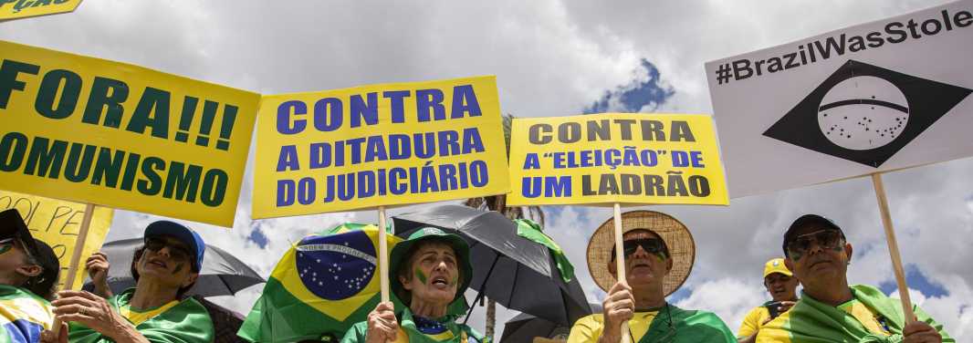 FOTOGRAFÍA. BRASILIA (BRASIL), 08.01.2023. Manifestantes anticomunistas, preocupados por la deriva neocomunista del nuevo régimen lulalista. Efe (1)