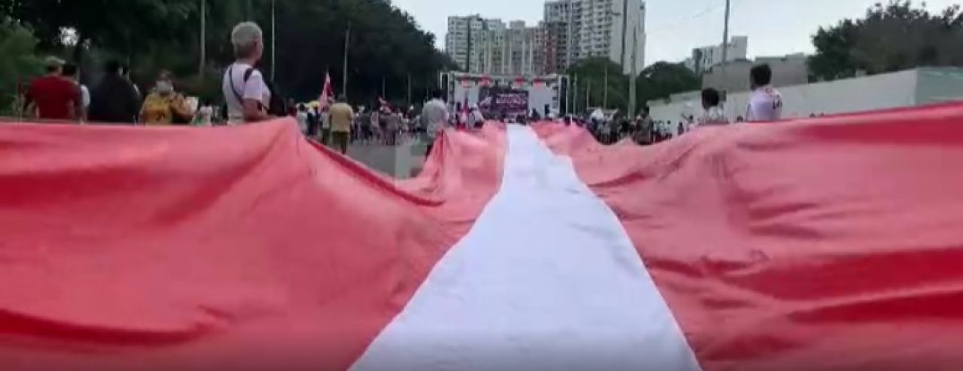 FOTOGRAFÍA. LIMA (PERÚ), 28.01.2023. El 'Perú silencioso' ha salido también este sábado para rechazar la violencia callejera de manifestantes de ultraizquierda antigubernamentales. (Ñ Pueblo)