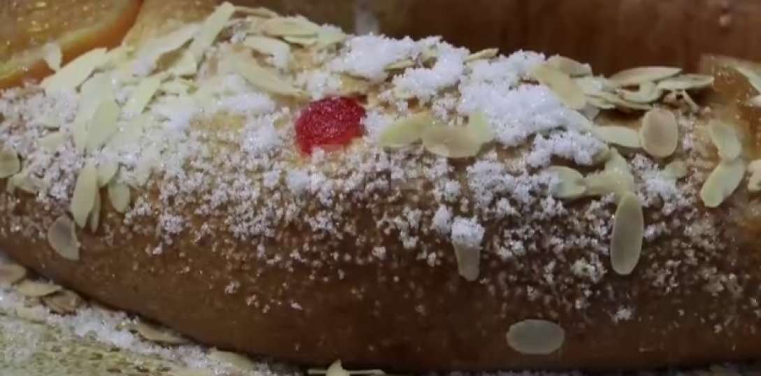 FOTOGRAFÍA. MADRID (ESPAÑA), 04.01.2023. El propietario de la panadería 'Pan Delirio' en Madrid, Javier Cocheteux, , 'el roscón de Reyes'. (Ñ Pue