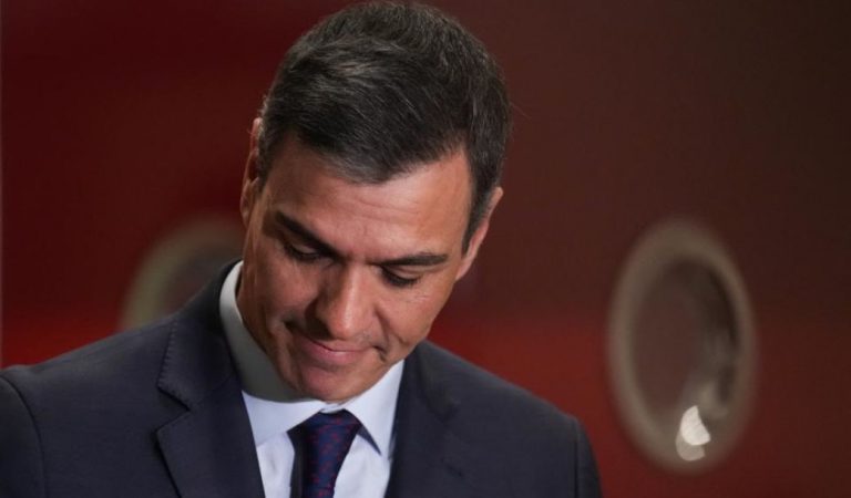 Su «Sanchidad» sedente aprueba y bendice todo cuando las sacerdotisas del imperio frankestein le sirven en bandeja endemoniada