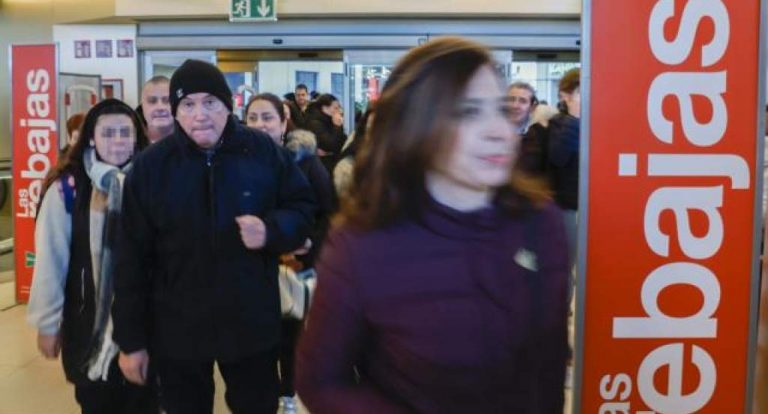 Rebajas 2023 España| Clientes: «No son tiempos para gastar» porque las cosas «están muy mal»